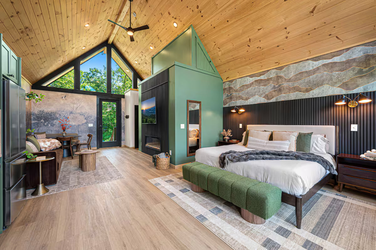 The Smokies Pond Haus