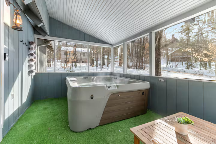 Cozy Beach home in Conway King Bed,Dogs w/Pequawket Beach Access