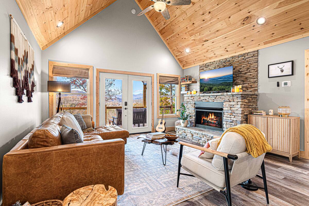 The Bryson Ridge Sunset Cabin
