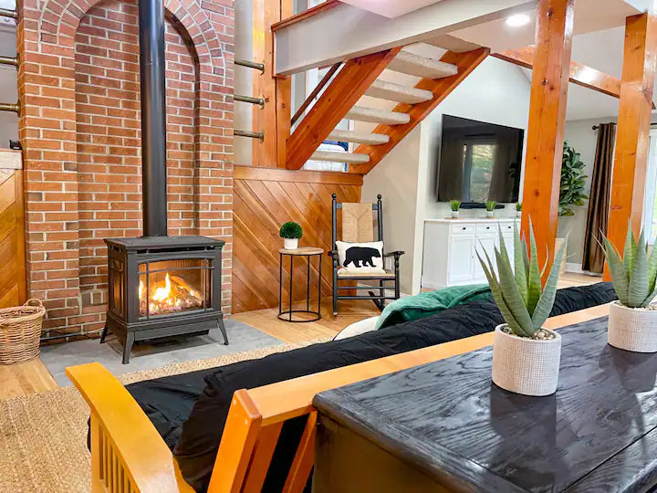 Rustic Lofty Mountain Retreat