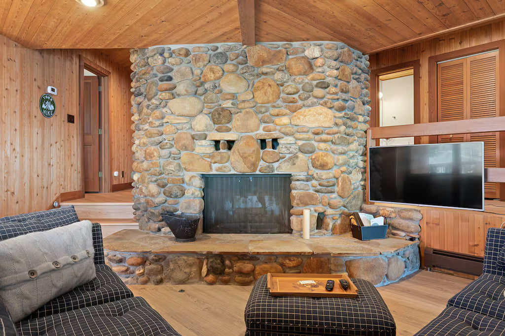 Aura Lodge at Edgewater