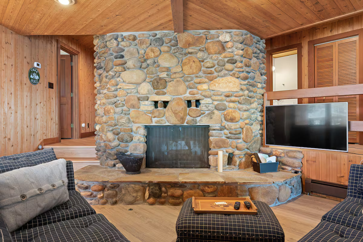 Aura Lodge at Edgewater