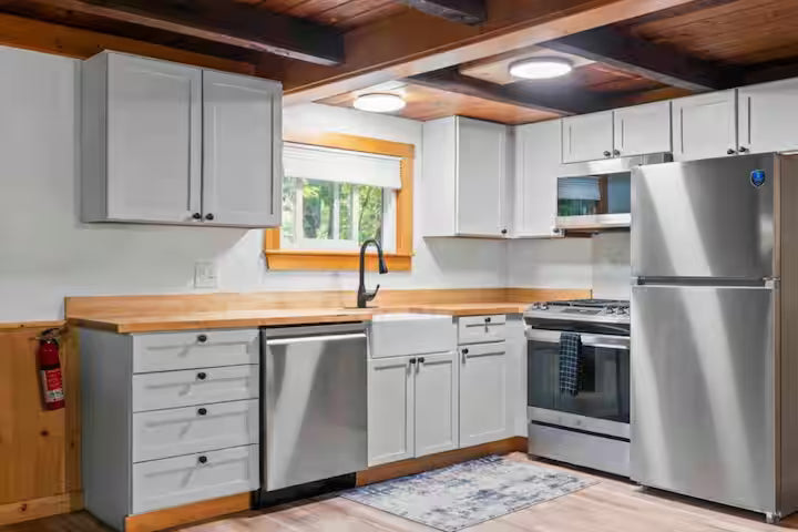 Cozy Beach home in Conway King Bed,Dogs w/Pequawket Beach Access