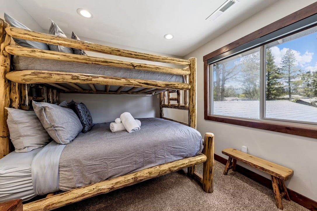 Aura Crystal Cove