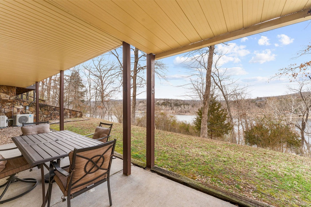 Taneycomo Lakefront Retreat w/ Private Theater & Perks