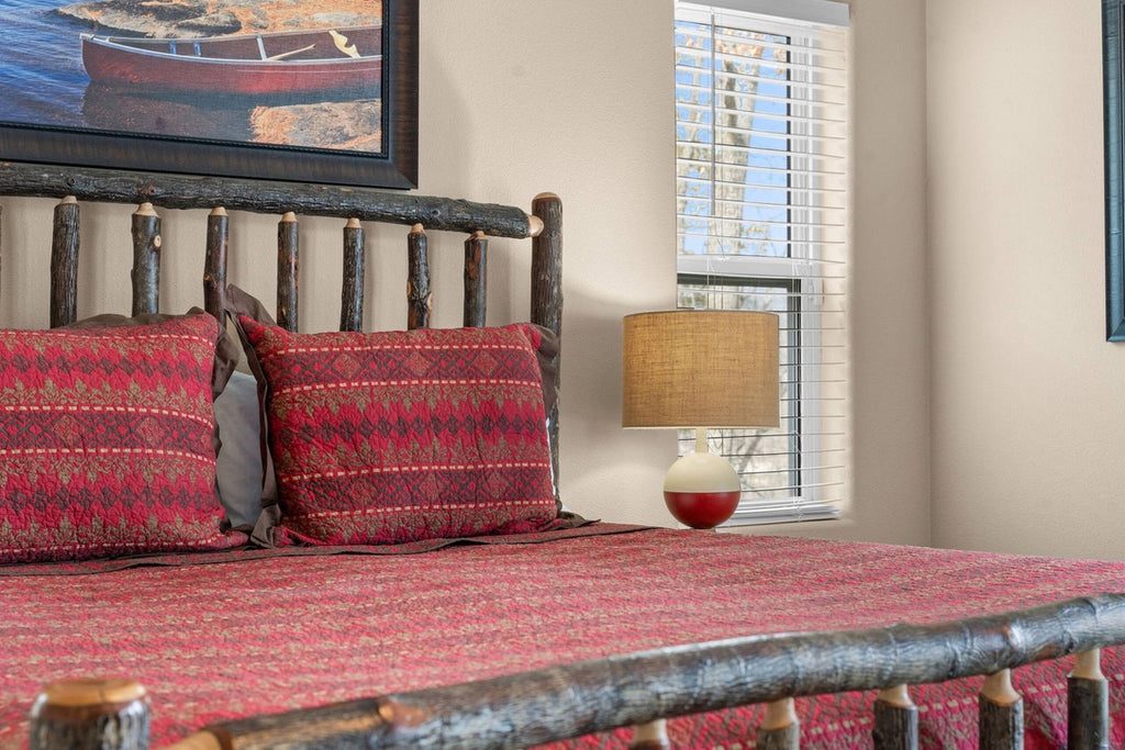 Taneycomo Lakefront Retreat w/ Private Theater & Perks