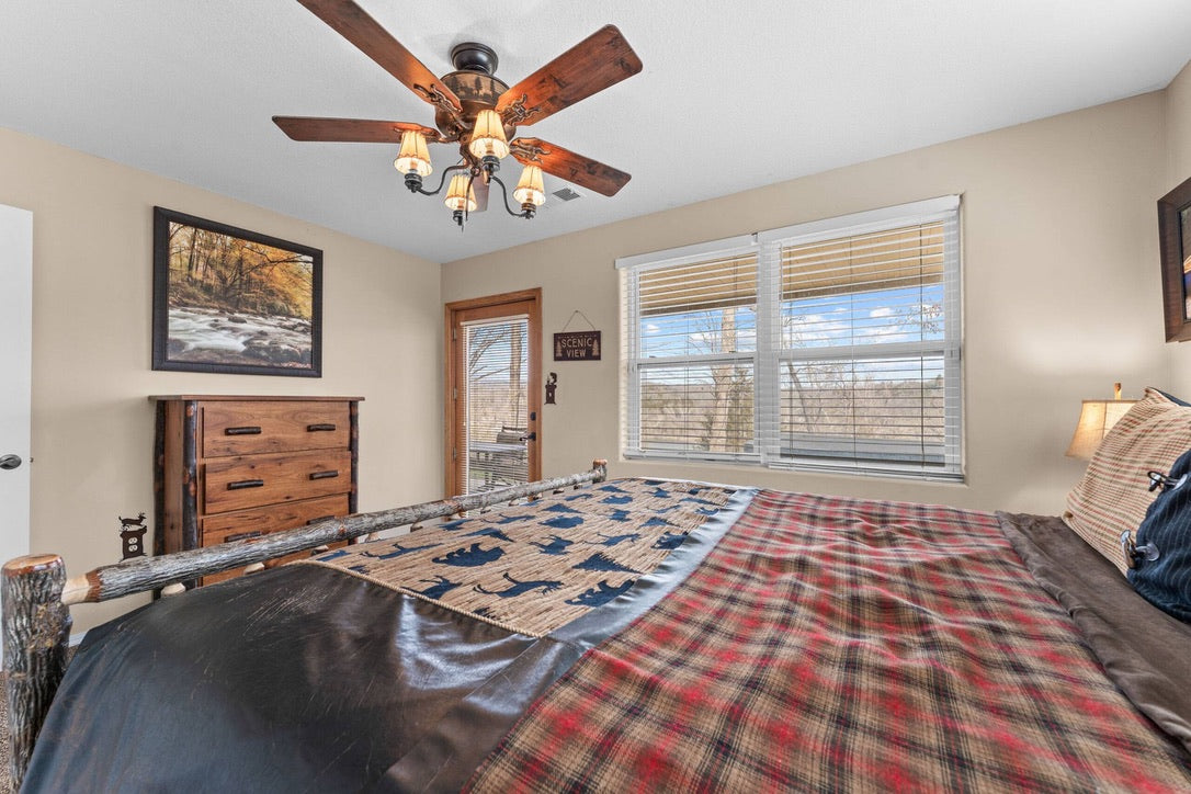 Taneycomo Lakefront Retreat w/ Private Theater & Perks