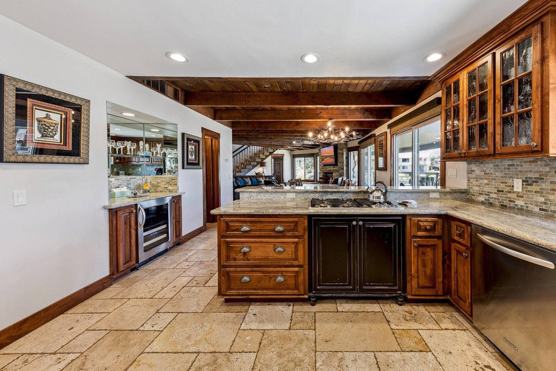 Aura Crystal Cove