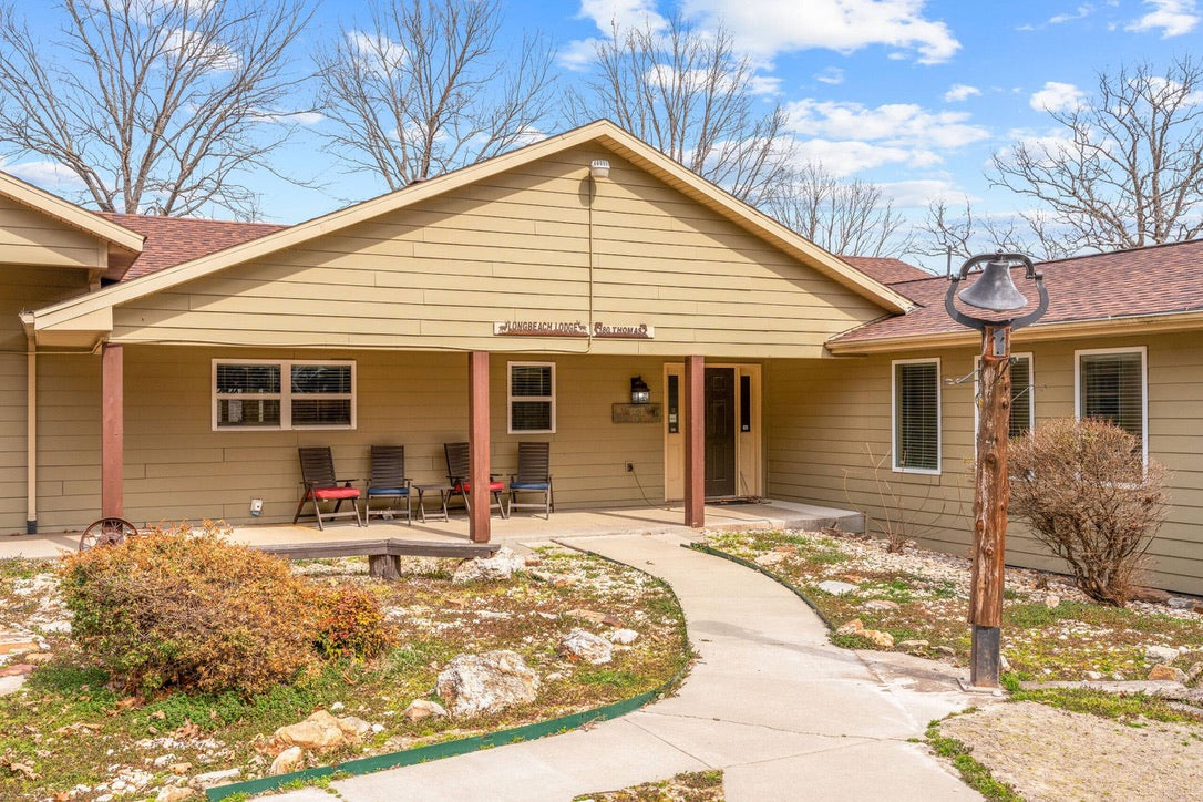 Taneycomo Lakefront Retreat w/ Private Theater & Perks