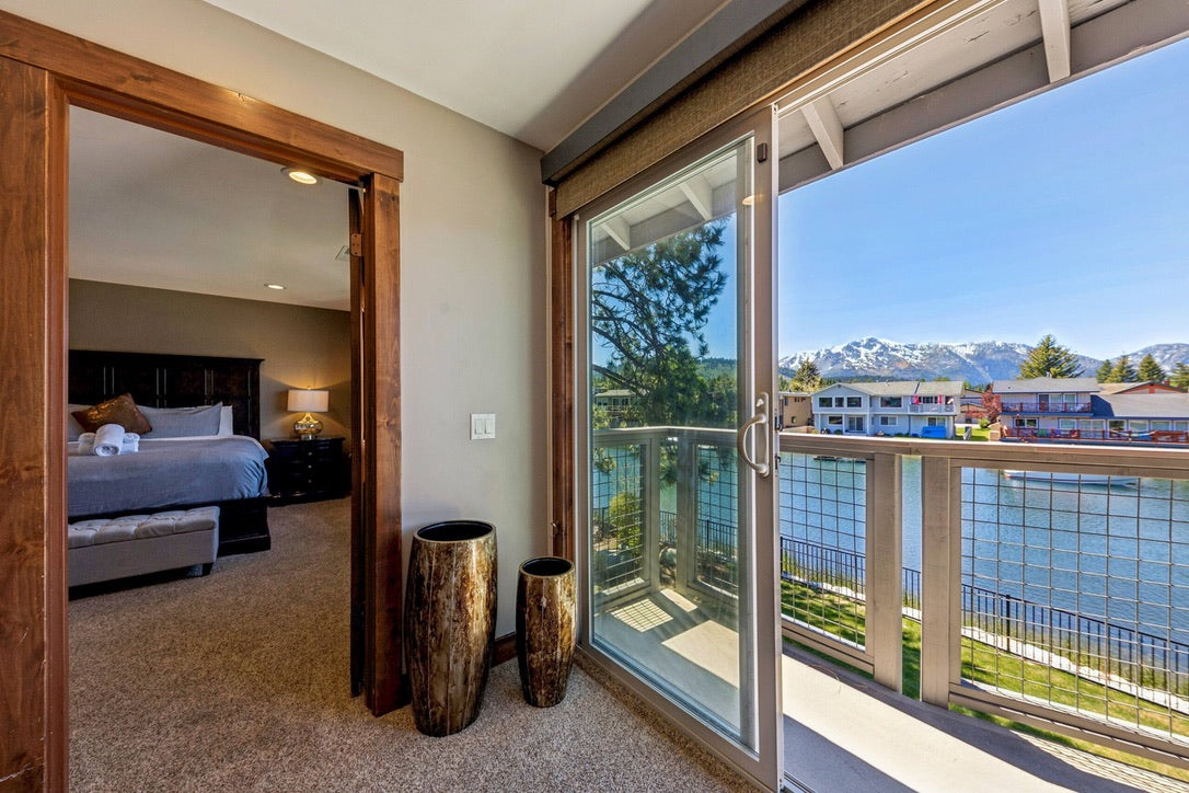 Aura Crystal Cove
