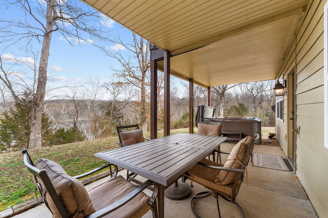 Taneycomo Lakefront Retreat w/ Private Theater & Perks