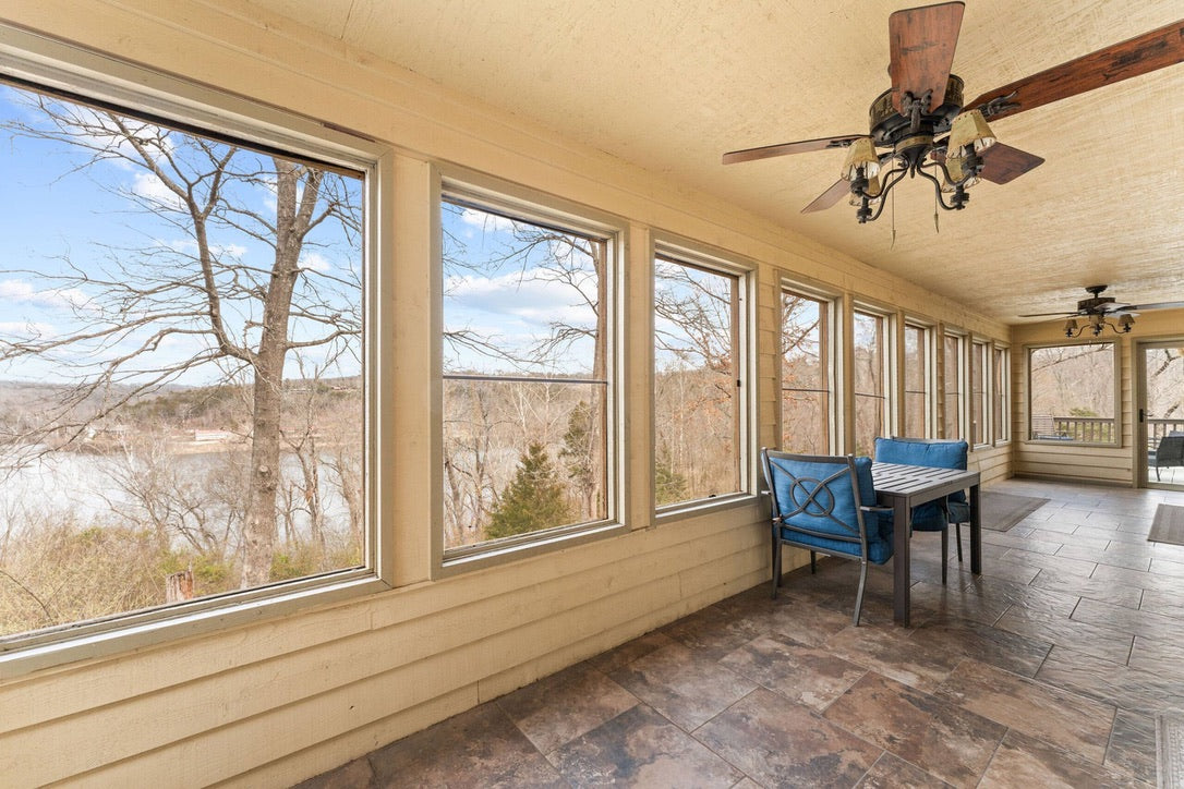 Taneycomo Lakefront Retreat w/ Private Theater & Perks