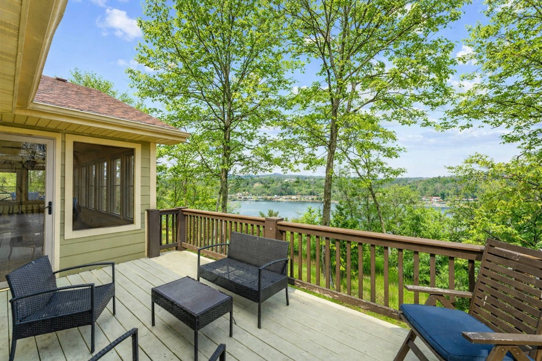 Taneycomo Lakefront Retreat w/ Private Theater & Perks