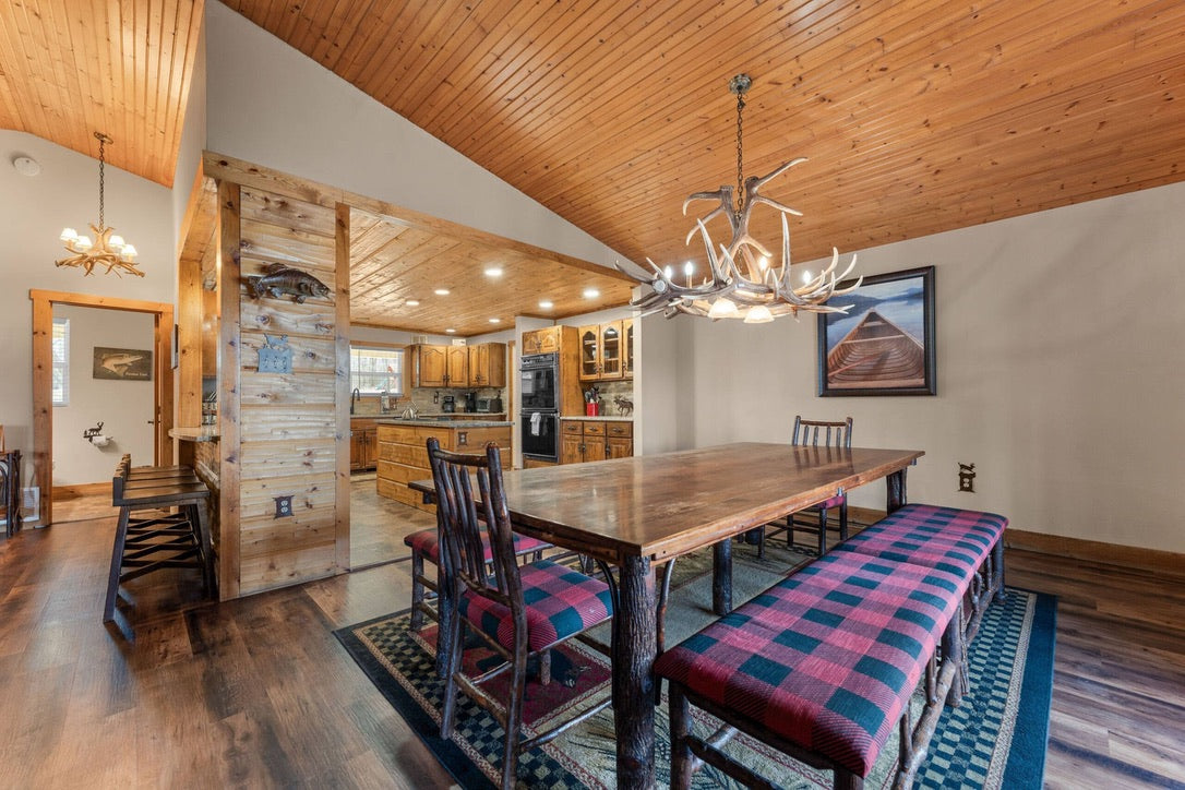 Taneycomo Lakefront Retreat w/ Private Theater & Perks