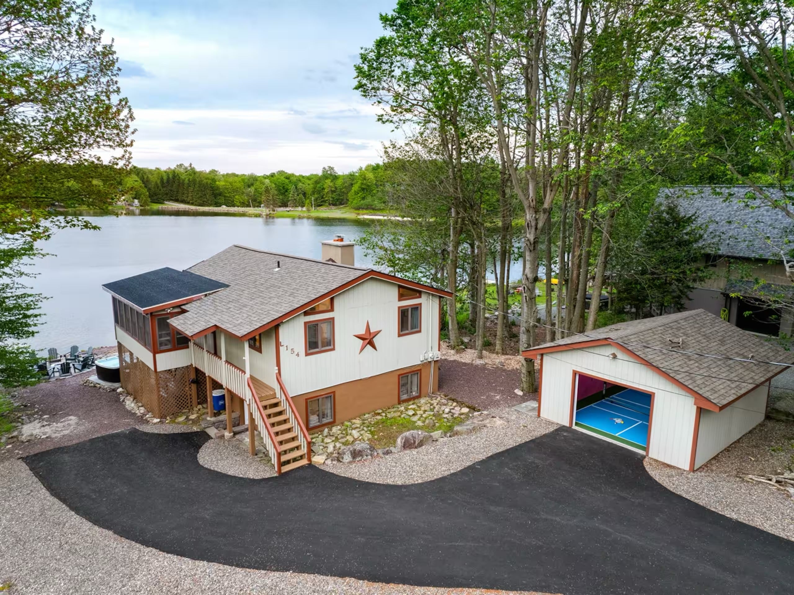 Apex Arena Lodge