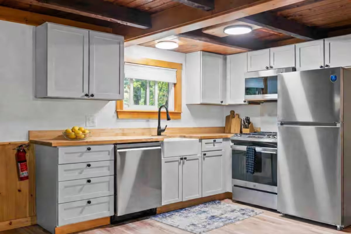 Cozy Beach home in Conway King Bed,Dogs w/Pequawket Beach Access