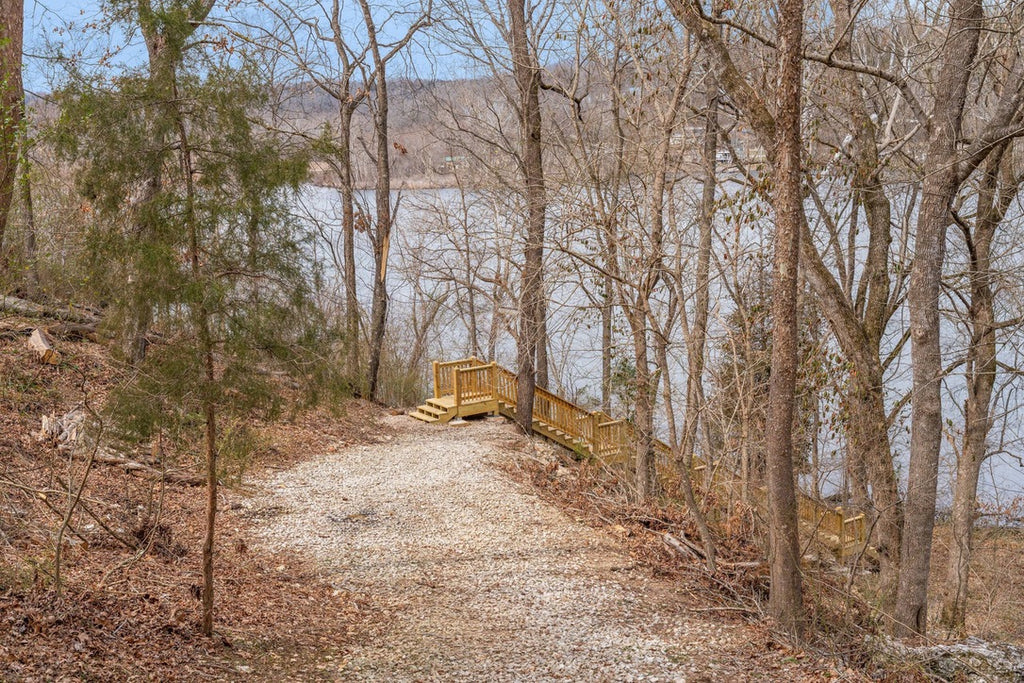 Taneycomo Lakefront Retreat w/ Private Theater & Perks