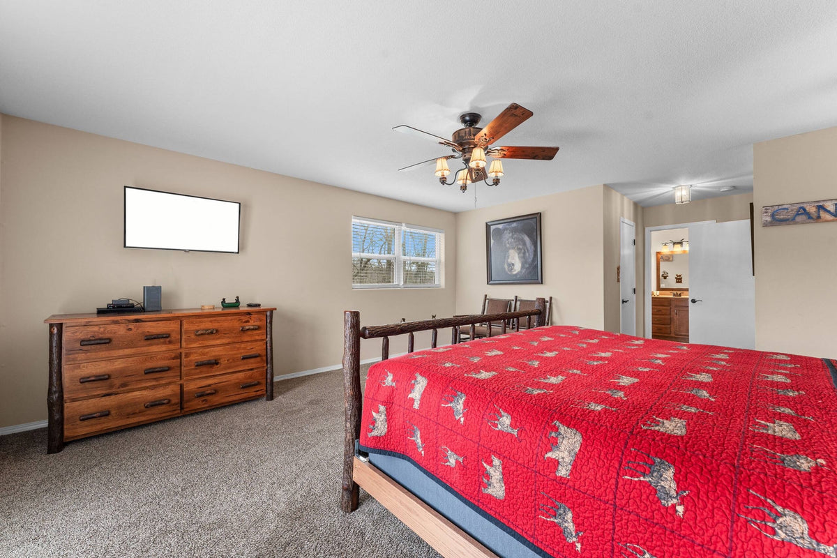 Taneycomo Lakefront Retreat w/ Private Theater & Perks