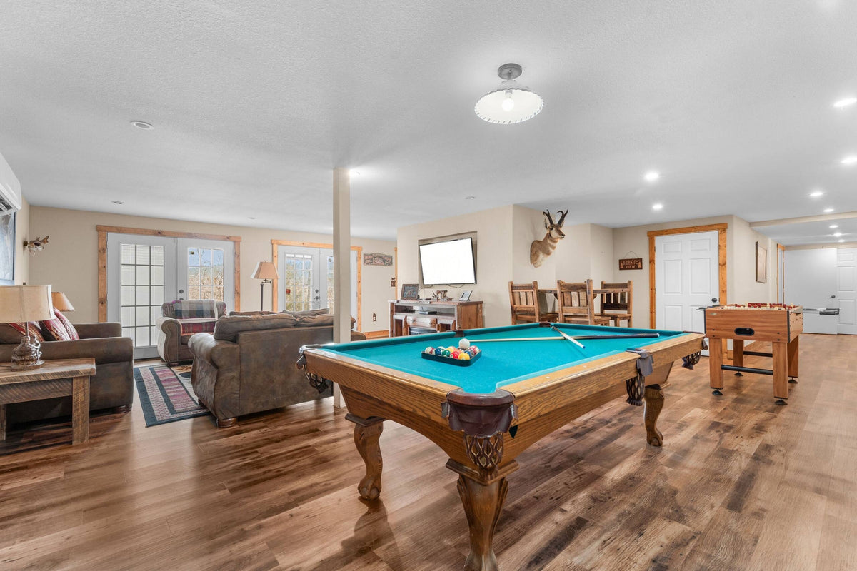 Taneycomo Lakefront Retreat w/ Private Theater & Perks