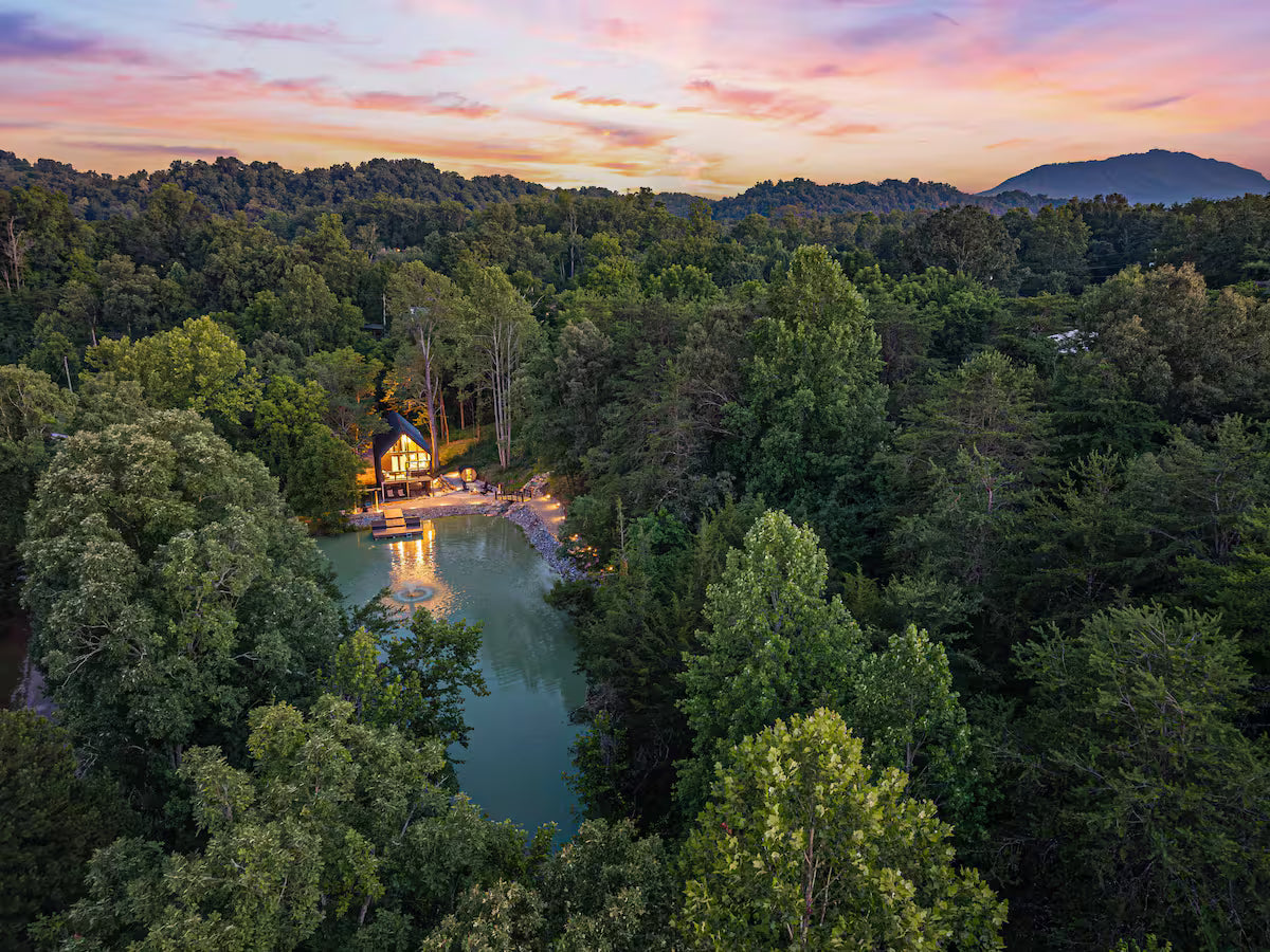 The Smokies Pond Haus