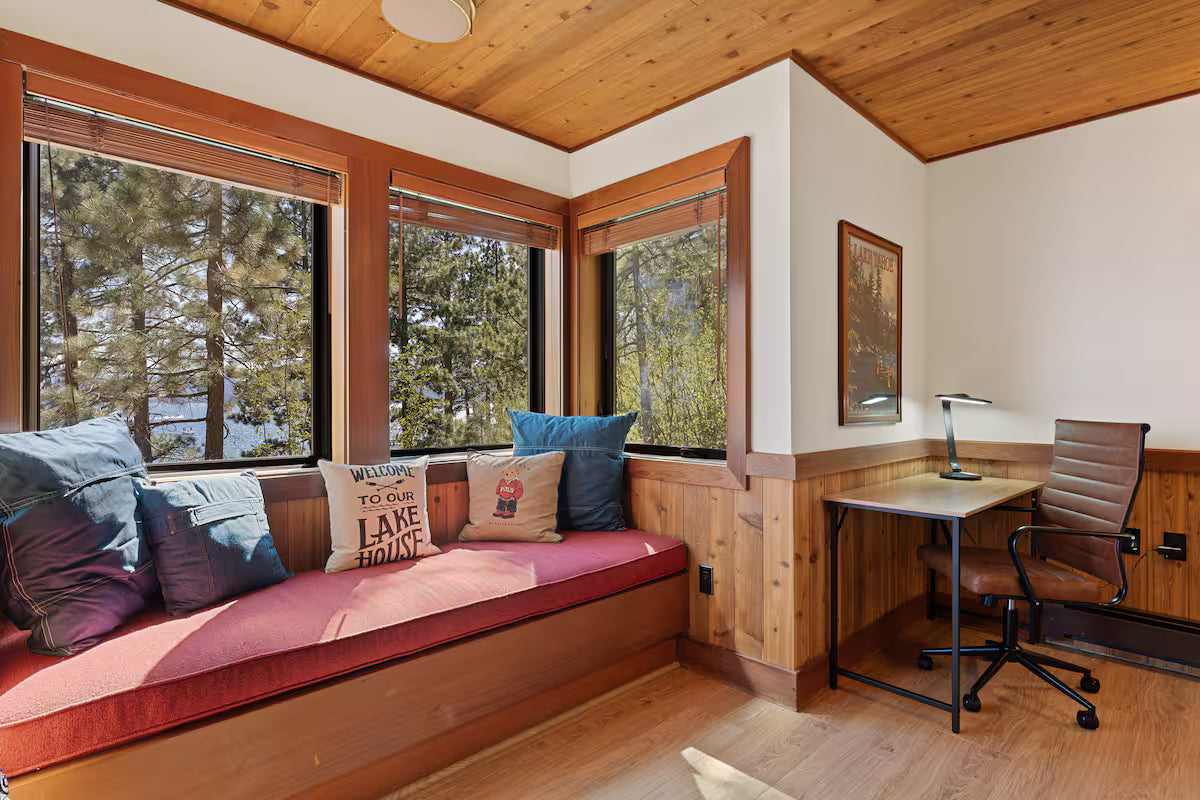 Aura Lodge at Edgewater