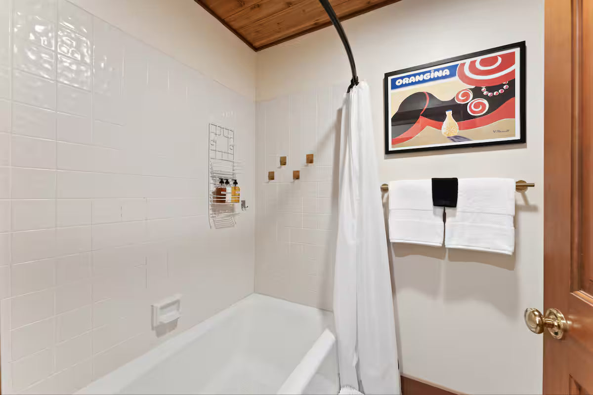 Aura Lodge at Edgewater