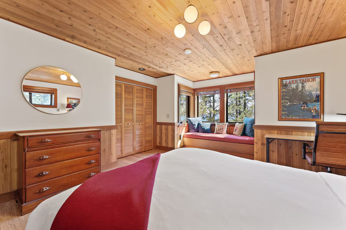 Aura Lodge at Edgewater