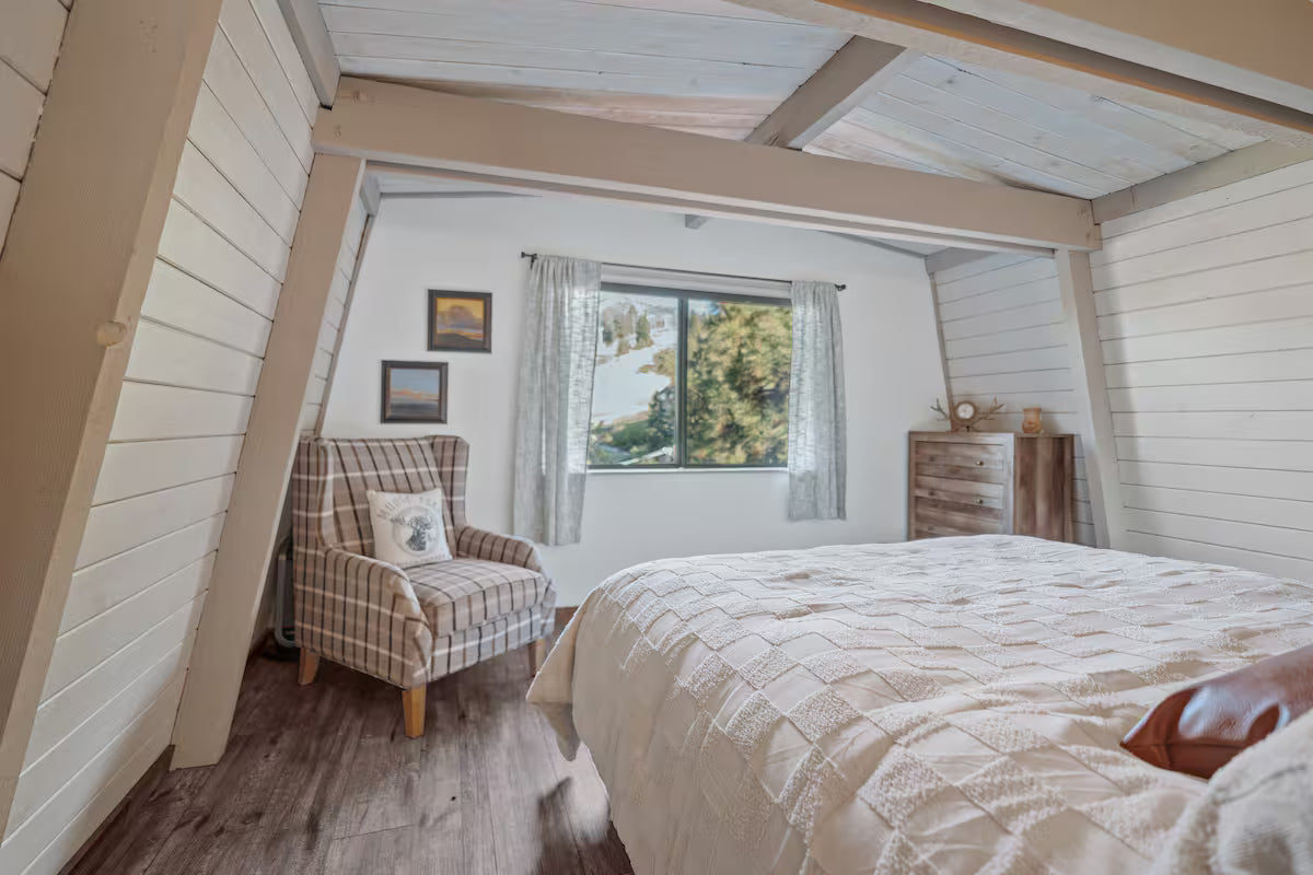 The Moonview Crest Cabin