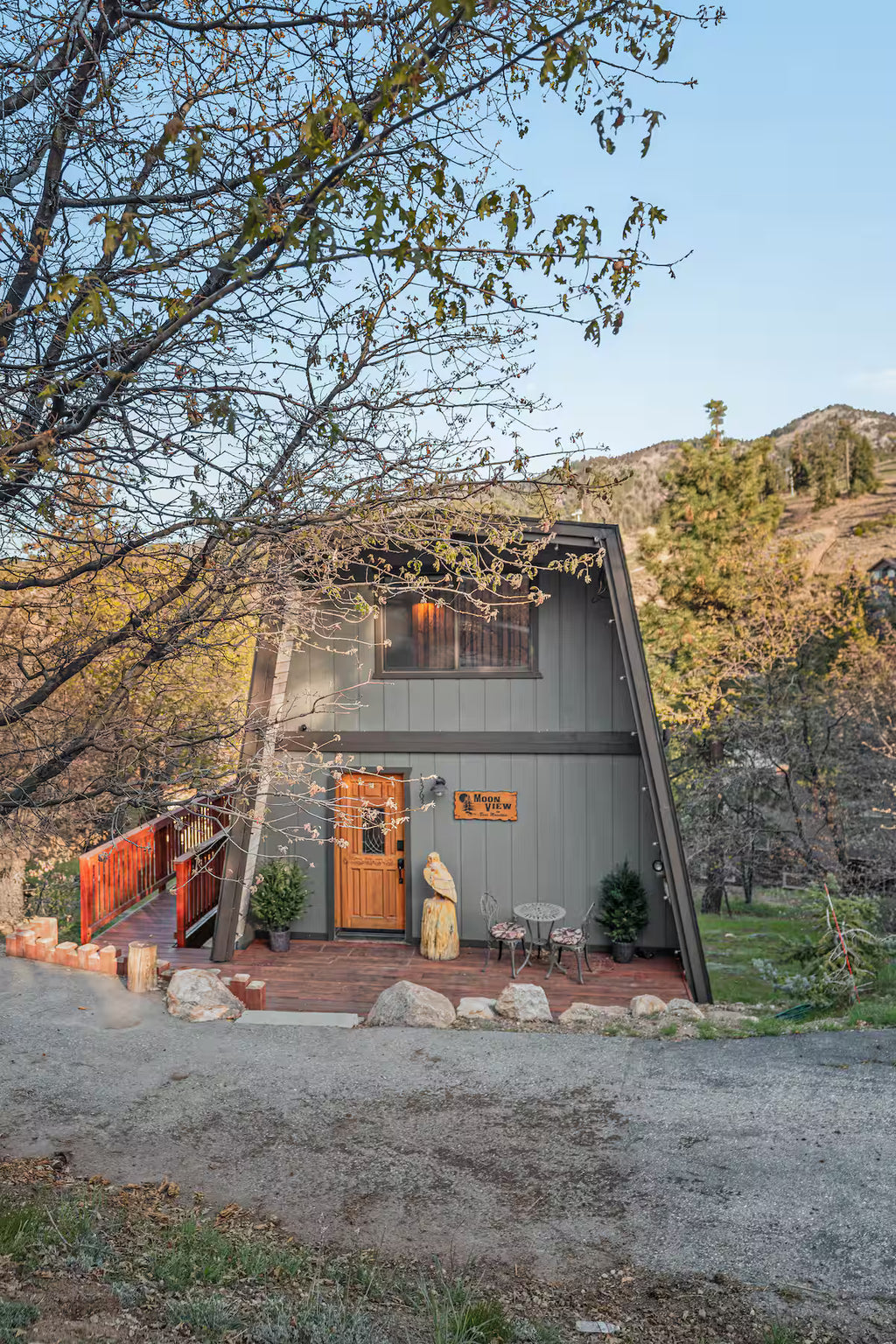 The Moonview Crest Cabin
