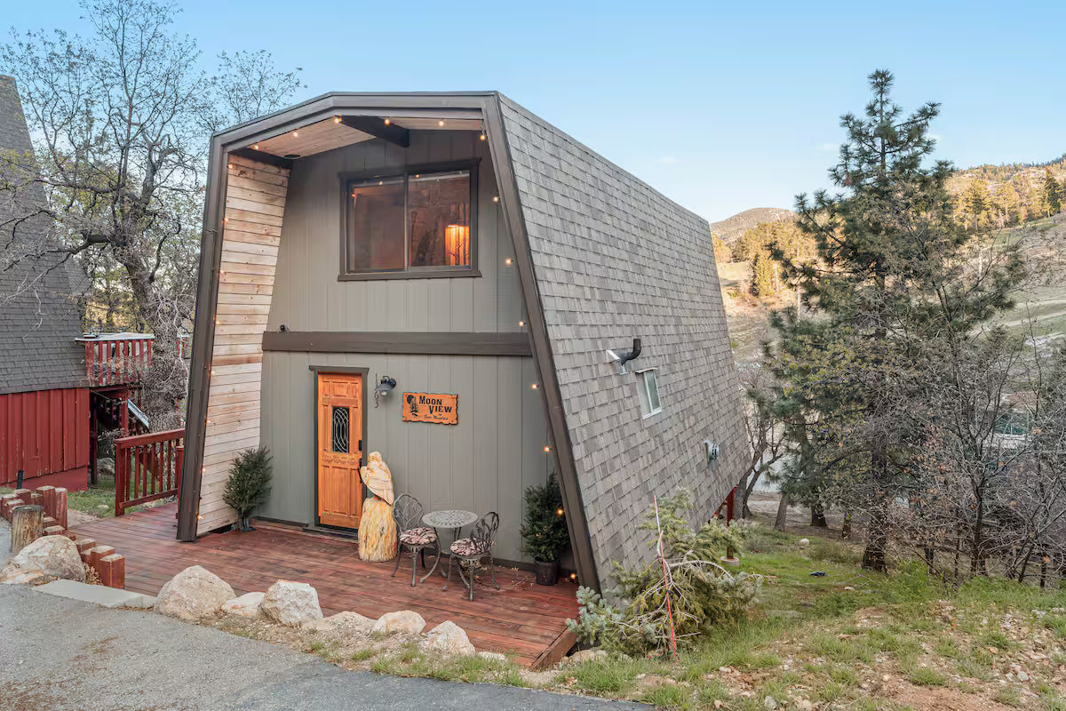 The Moonview Crest Cabin