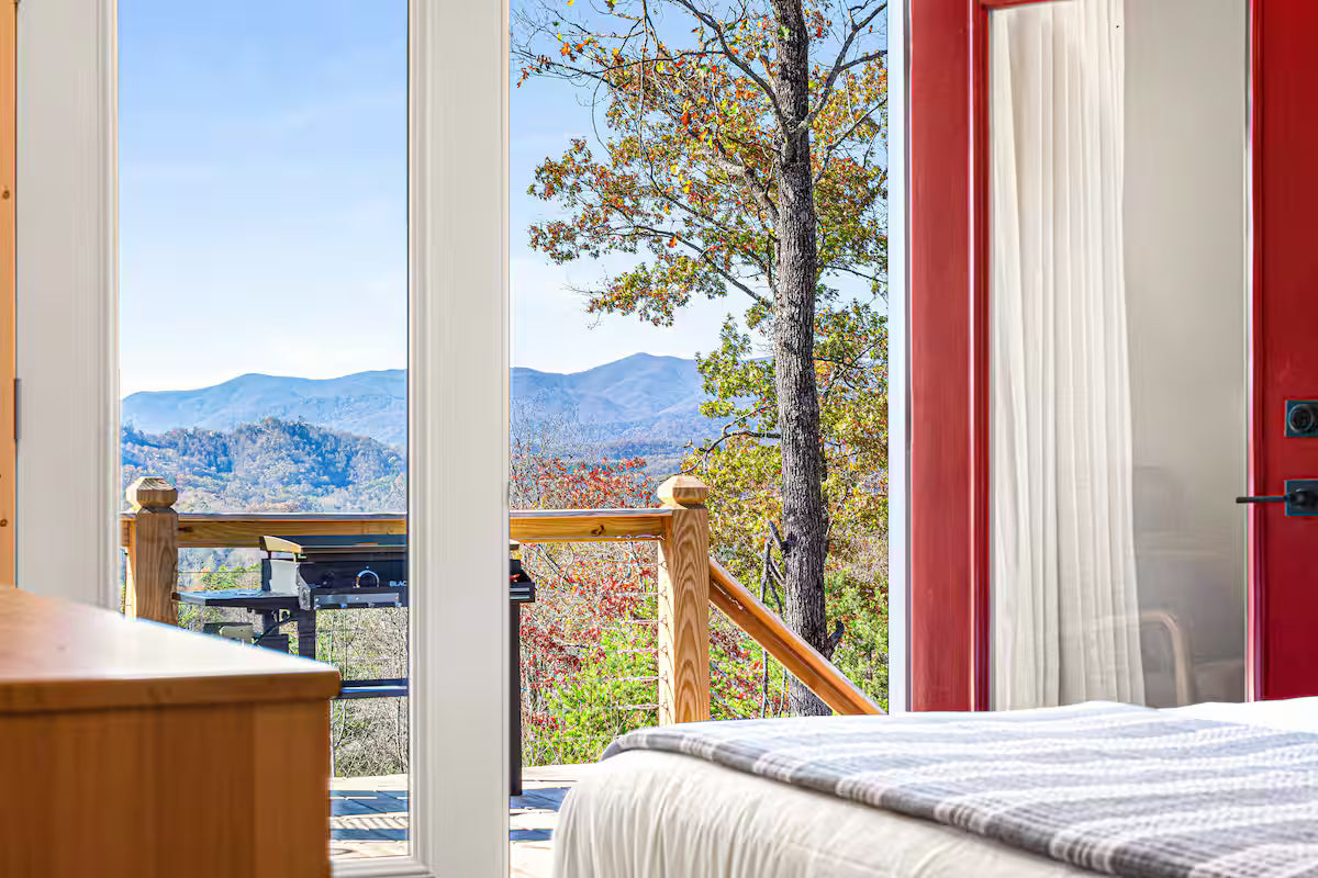 The Bryson Ridge Sunset Cabin