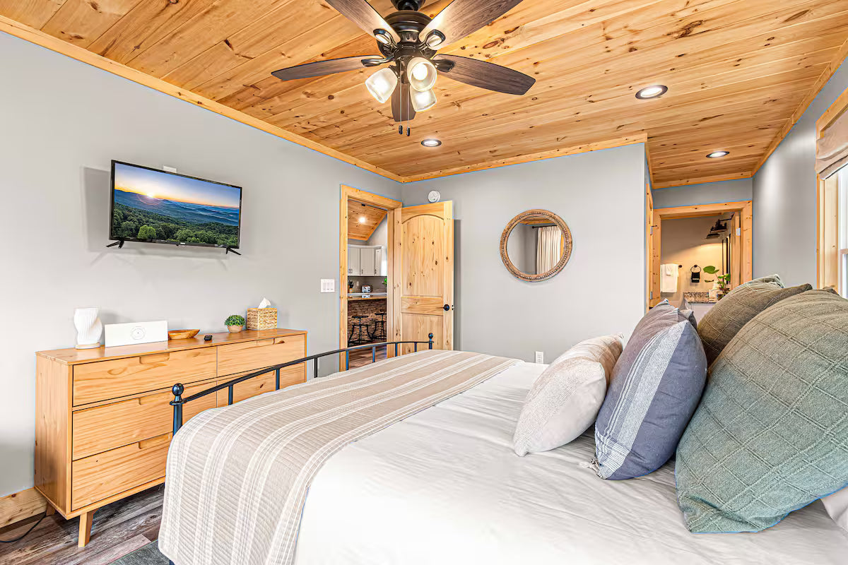 The Bryson Ridge Sunset Cabin