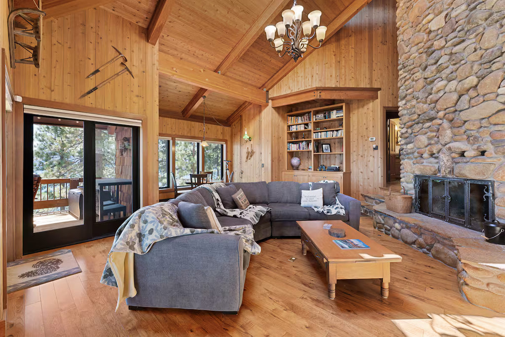 Aura Lodge at Edgewater