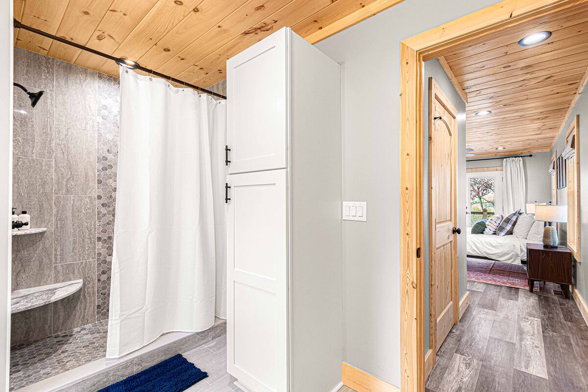 The Bryson Ridge Sunset Cabin