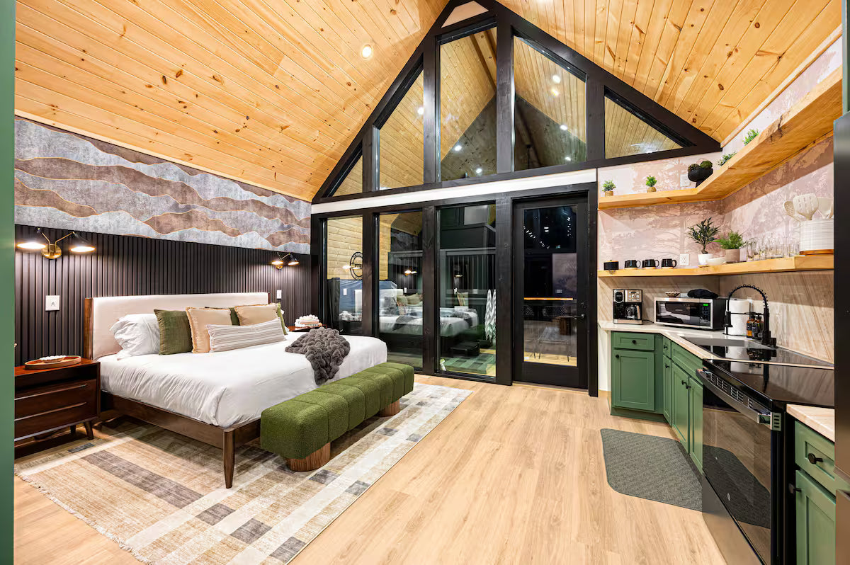 The Smokies Pond Haus