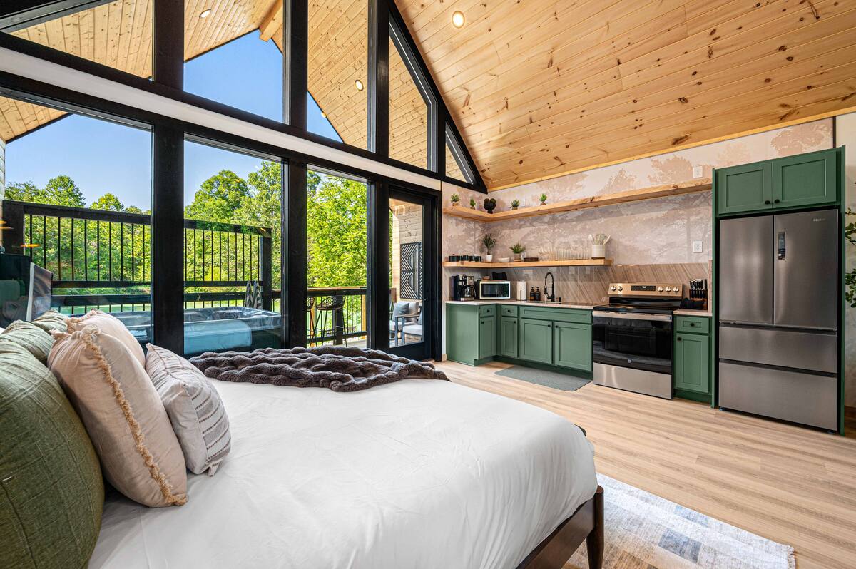 The Smokies Pond Haus