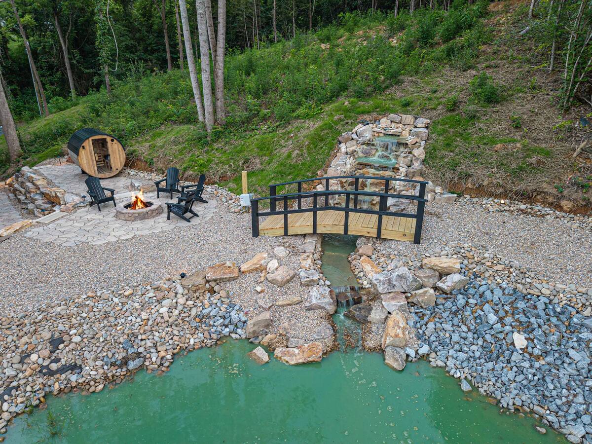 The Smokies Pond Haus