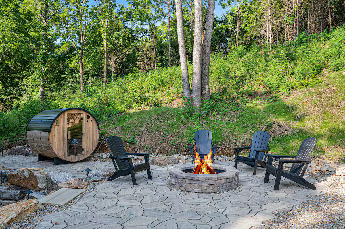 The Smokies Pond Haus