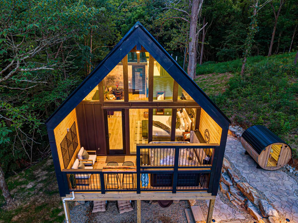 The Smokies Pond Haus