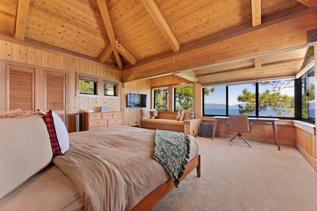 Aura Lodge at Edgewater