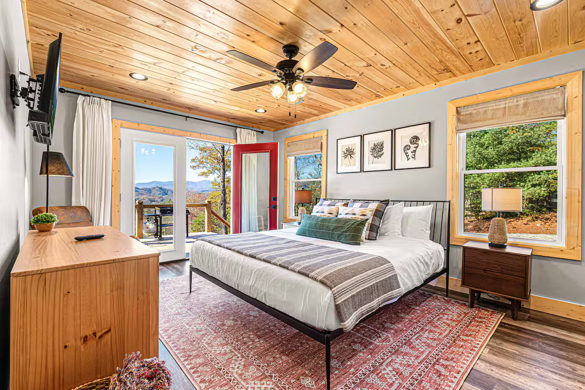 The Bryson Ridge Sunset Cabin