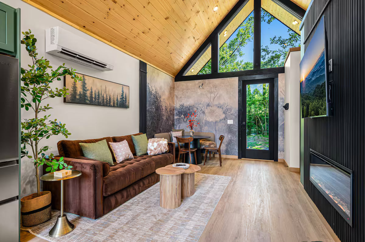 The Smokies Pond Haus