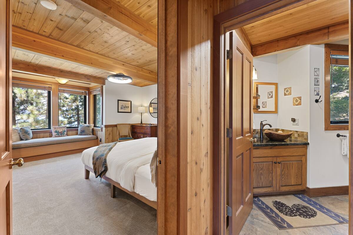 Aura Lodge at Edgewater