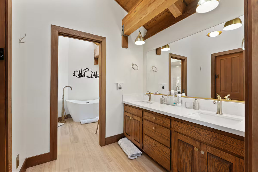 Aura Lodge at Edgewater