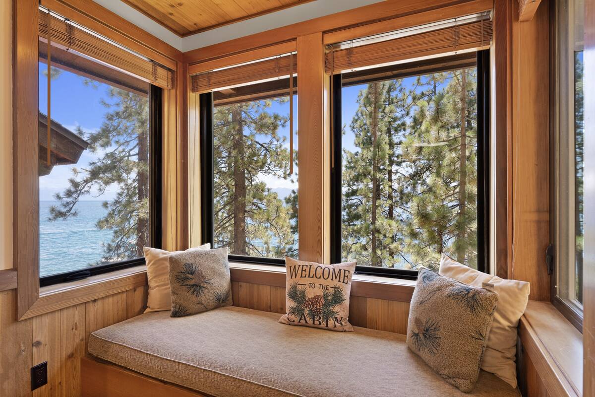 Aura Lodge at Edgewater